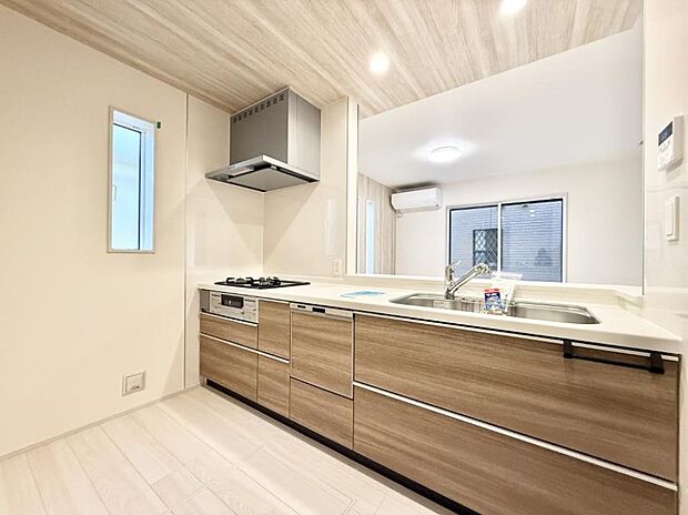 ■シンプルで機能的、毎日使いやすいキッチン