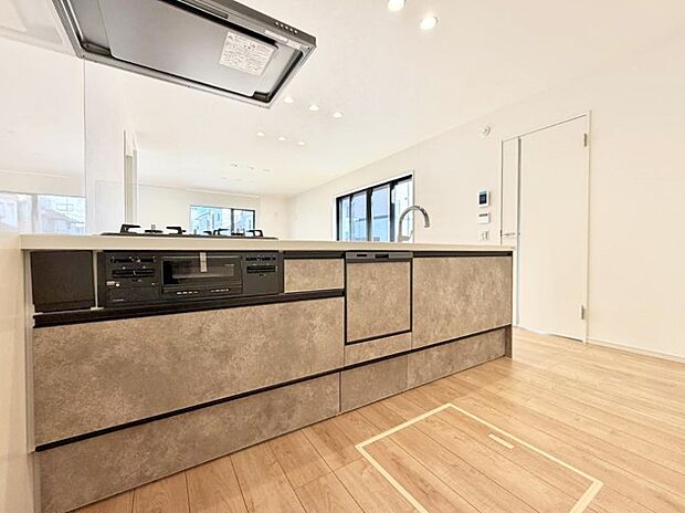 ■シンプルで機能的、毎日使いやすいキッチン