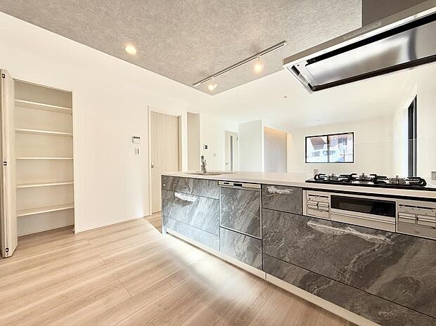 ■シンプルで機能的、毎日使いやすいキッチン