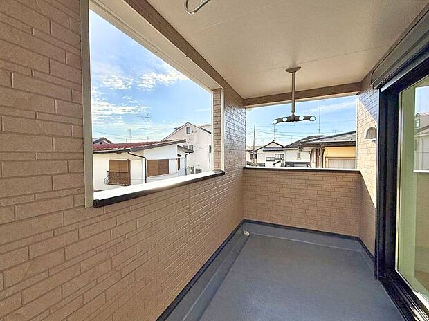 ■ 心地よい風と光を感じる、くつろぎのバルコニー