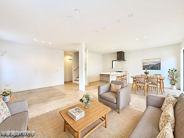 ■温かみのある照明が心地よい、くつろぎのリビング