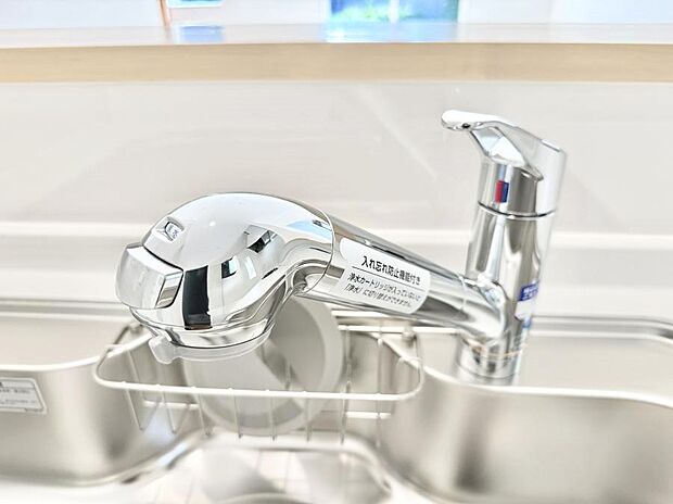 【浄水器】■清潔でおいしい水を手軽に供給してくれます