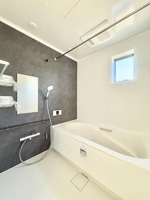 【浴室】■一日の疲れを癒す、心落ち着く空間です