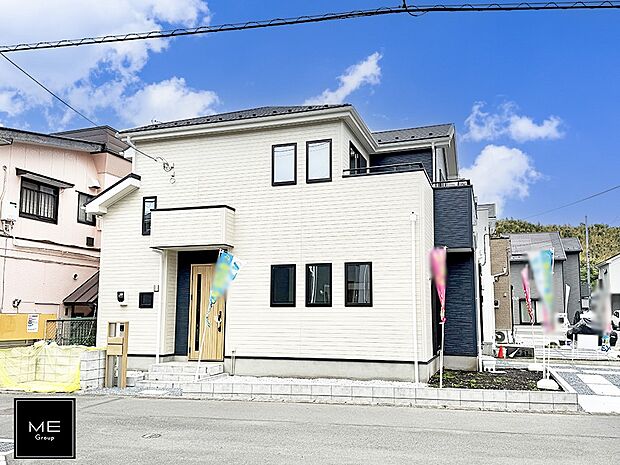 【現地外観写真】1号棟  ■暮らしを彩る充実した設備仕様が備わった住まい