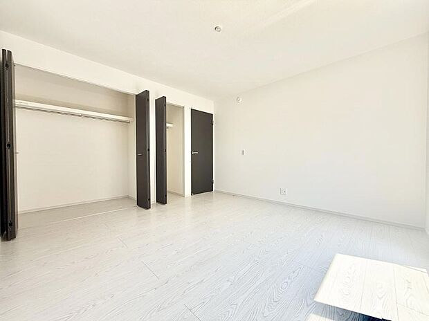 【洋室】■自分だけのスペース どんなお部屋にするかとっても楽しみですね