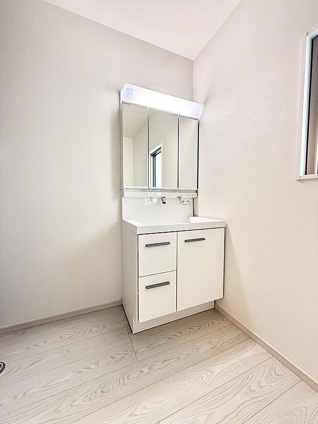 【洗面台・洗面所】■明るい洗面所は毎朝の歯磨きも楽しくできちゃいそうです♪