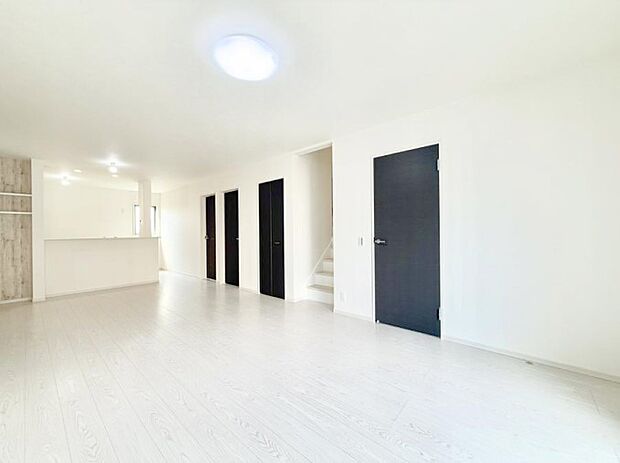 【リビング】■くつろぎと笑顔が集まる、心温まるリビング