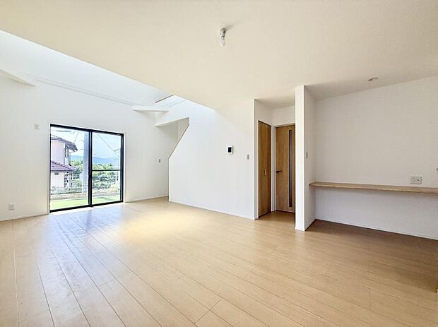 【リビング】■光と風を感じる、リラックスできる空間