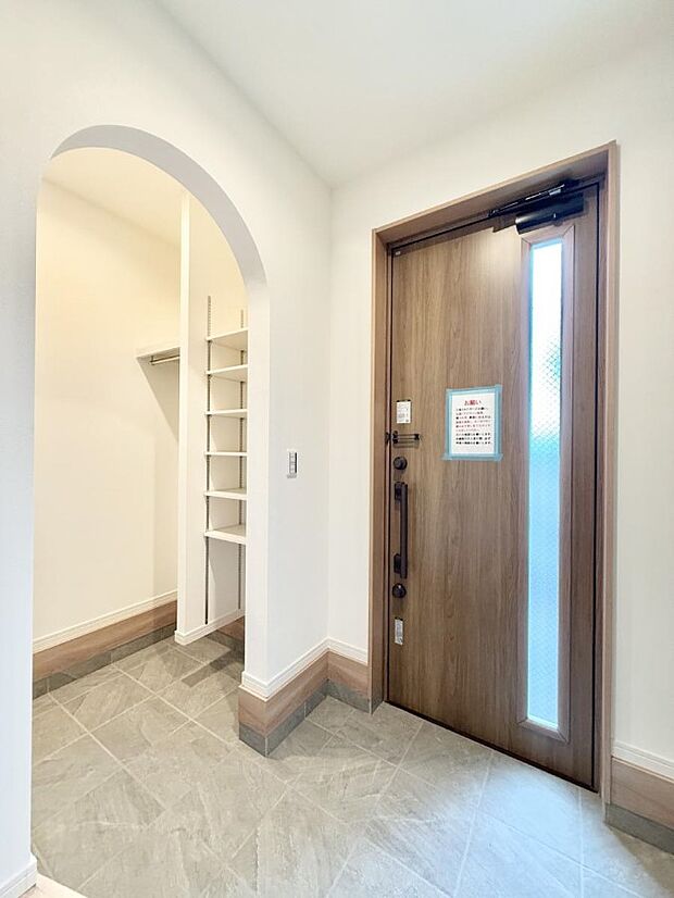 【玄関】■ シンプルで美しく、快適な暮らしの入り口