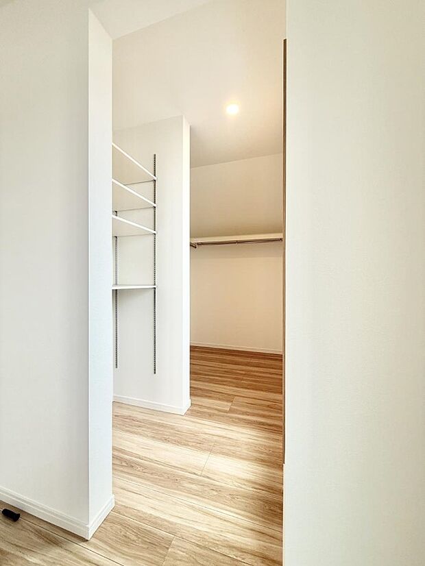 【収納】■季節の洋服も、思い出の小物もすっきり収納できるウォークインクローゼット付