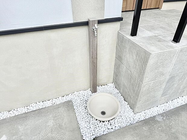 【その他現地】■ガーデニングや洗車などの際に大活躍な屋外立水栓