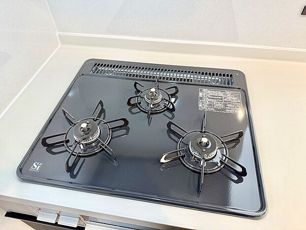 【3口ガスコンロ】■一度に多くの料理ができ便利で効率的