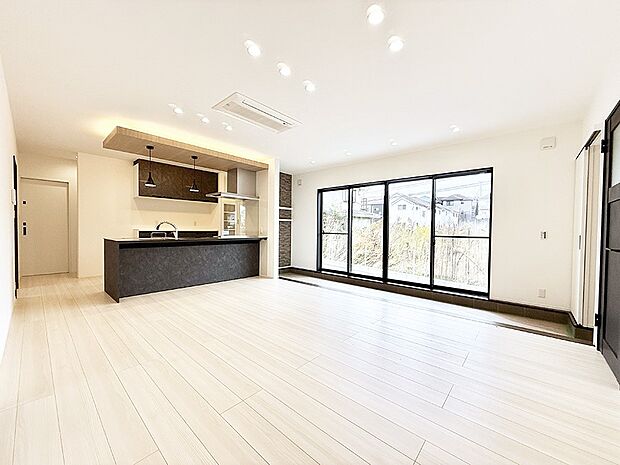 【リビング】■心落ち着く場所、ゆったり過ごせるリビング