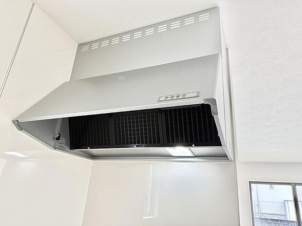 【レンジフード】■調理時の蒸気や匂いが換気扇に誘導され、効率的に排煙ができます。