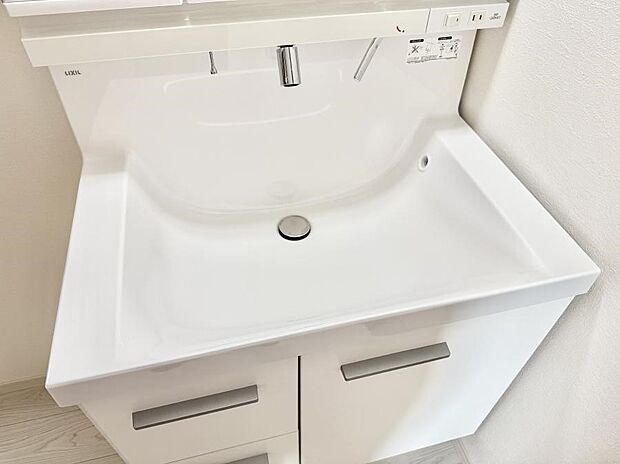 【ハンドシャワー付洗面台】■手洗いや顔を洗う時も快適に使える便利なシャワー