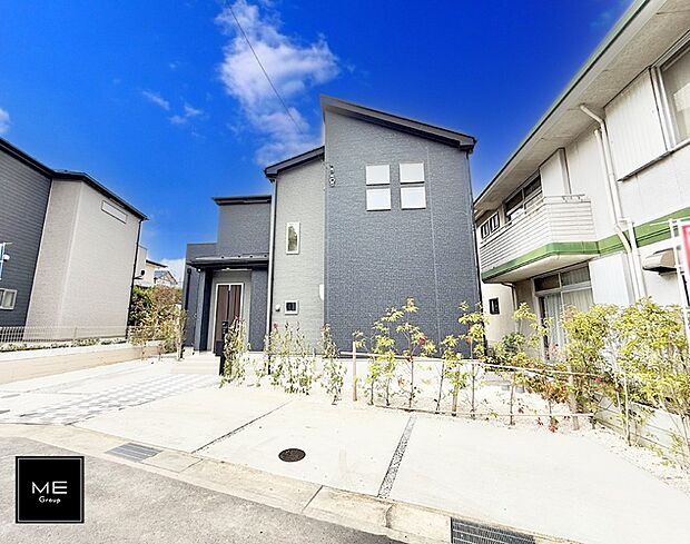 【現地外観写真】■暮らしを彩る充実した設備仕様が備わった住まい