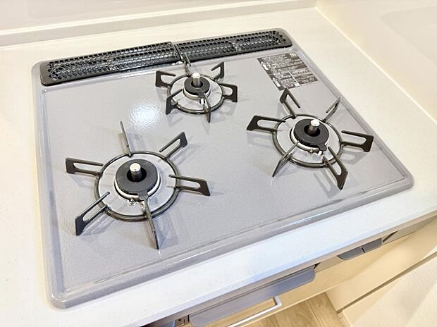 【3口ガスコンロ】■複数の鍋が同時に使えますね