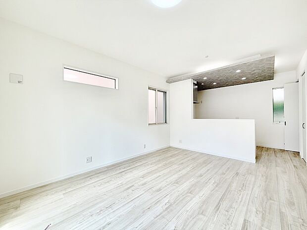 【リビング】■光と風を感じる、リラックスできる空間