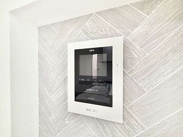 【TVモニター付インターフォン】■訪問者を確認できて安心感が増します