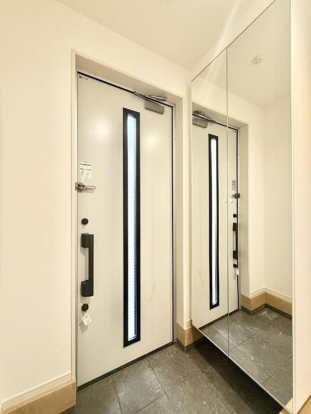 【玄関】■ シンプルで美しく、快適な暮らしの入り口