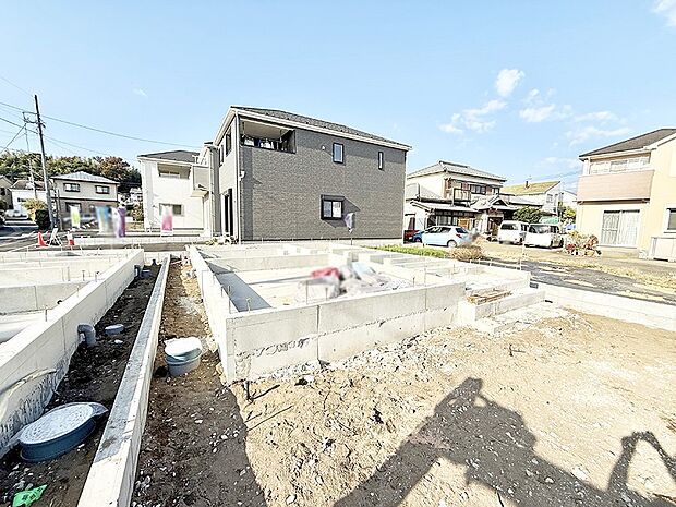 【現地外観写真】■暮らしを彩る充実した設備仕様が備わった住まい