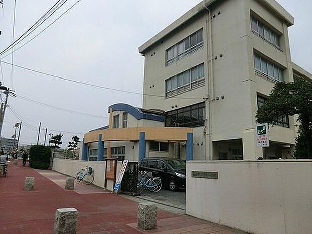 藤沢市立鵠南小学校（約700m・徒歩9分）