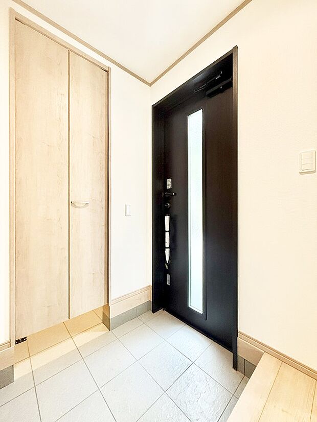 【玄関】■ ここから始まる一日、すっきり整った玄関