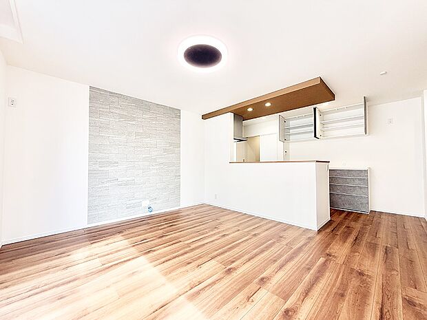 【リビング】■光と風を感じる、リラックスできる空間