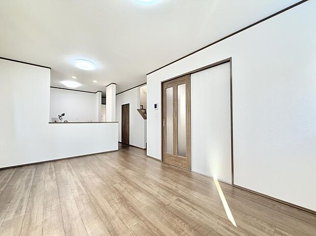 【リビング】■家族の時間を彩る、快適で癒される空間