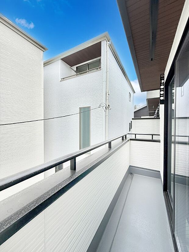 【バルコニー】■ 自然を身近に感じる、開放的なバルコニー