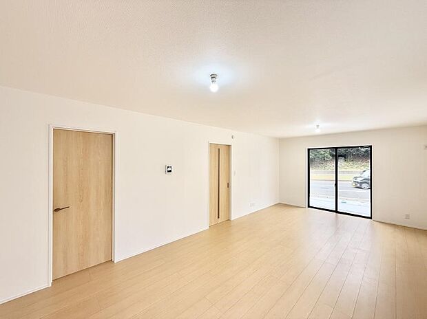 【リビング】■光と風を感じる、リラックスできる空間