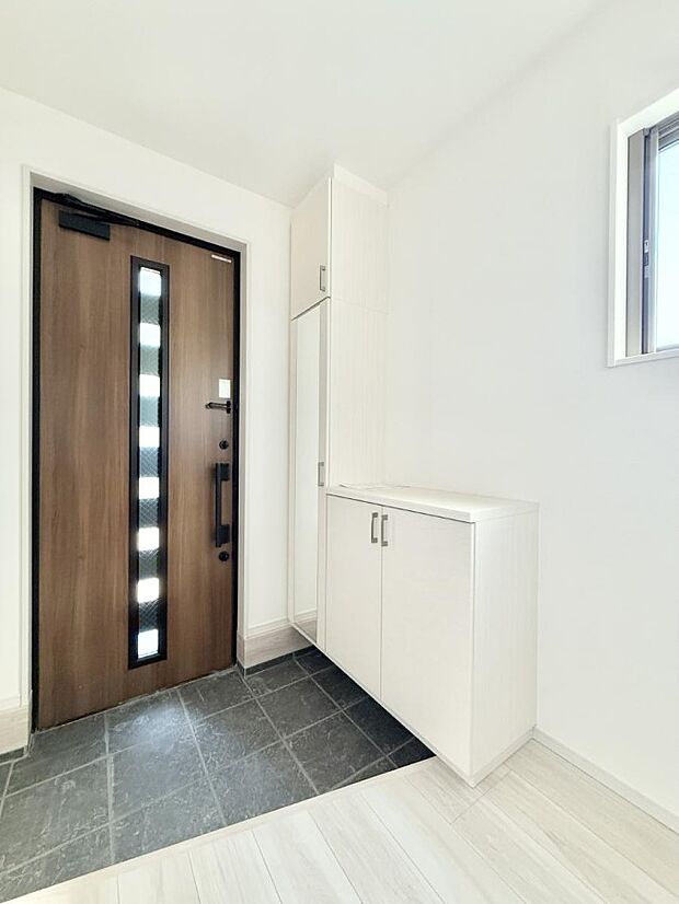 【玄関】■ ここから始まる一日、すっきり整った玄関