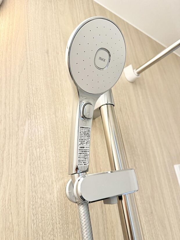 【止水シャワーヘッド】■わざわざシャワー水栓のレバーまで手を伸ばす必要がなく、簡単に止水できる