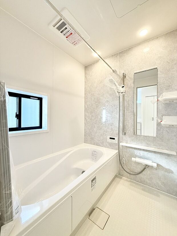 【浴室】■一日の疲れを癒す、心落ち着く空間です