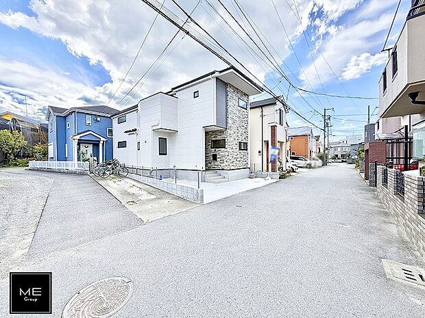 【前面道路含む現地写真】■前面道路は4.5m幅!お車の出入りもスムーズです