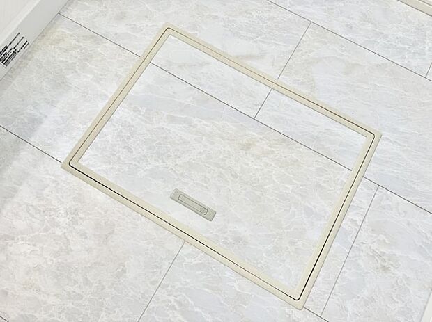 【床下収納】■隠れた収納スペースで家全体がスッキリ