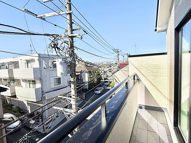 【バルコニー】■ 自然を身近に感じる、開放的なバルコニー