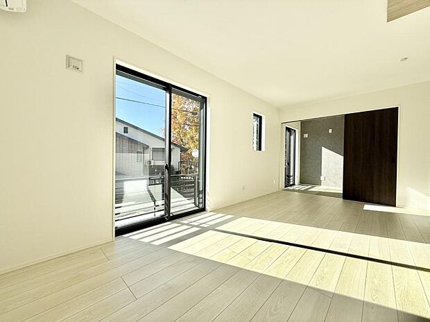 【リビングダイニング】■シンプルだけど贅沢、大切な人と過ごす心がほどける空間