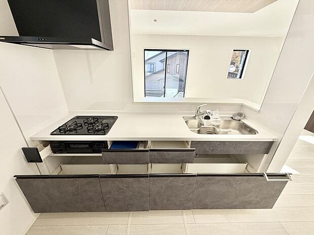 【キッチン】■家族の絆を深める、温もりのあるキッチン