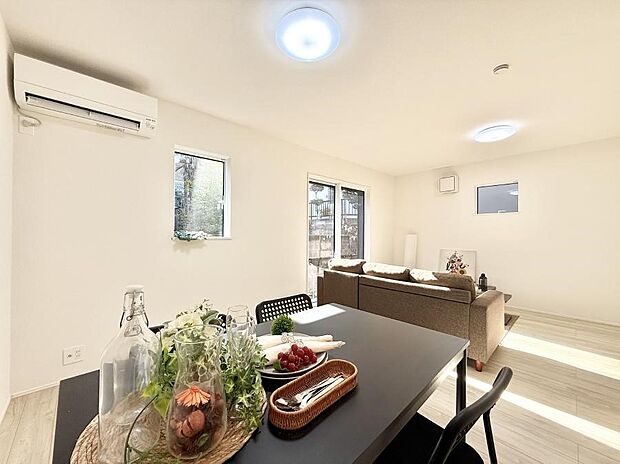 【リビング】■家族の時間を彩る、快適で癒される空間