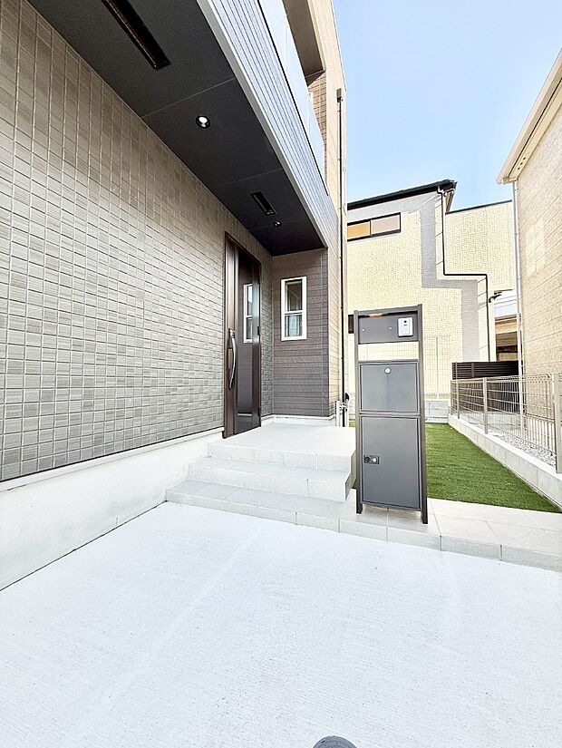 【玄関】■ 帰るたびにホッとする、安心感のある佇まい