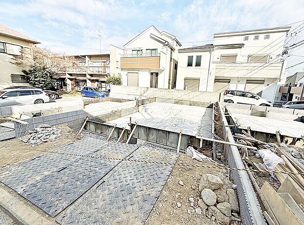 【現地外観写真】■暮らしを彩る充実した設備仕様が備わった住まい