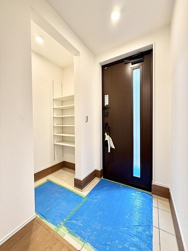 【玄関】■ シンプルで美しく、快適な暮らしの入り口