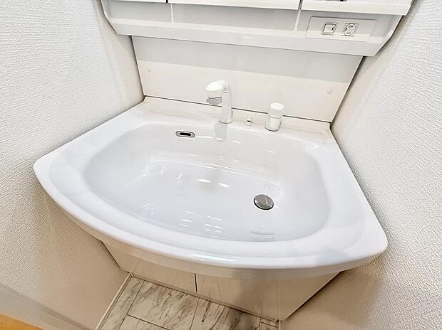 【ハンドシャワー付洗面台】■手洗いや顔を洗う時も快適に使える便利なシャワー