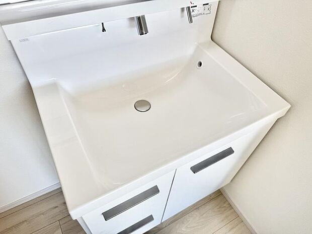 【ハンドシャワー付洗面台】■手洗いや顔を洗う時も快適に使える便利なシャワー