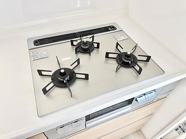 【3口ガスコンロ】■一度に多くの料理ができ便利で効率的