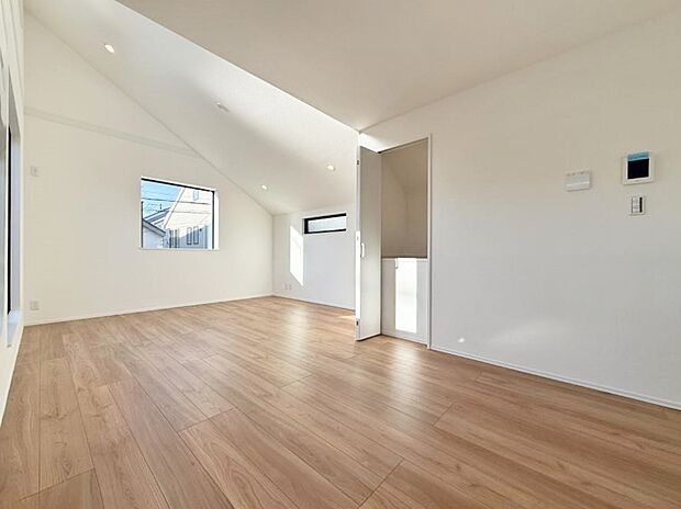 【リビング】■光と風を感じる、リラックスできる空間