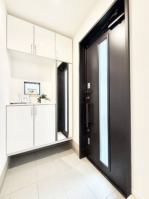 【玄関】■ ここから始まる一日、すっきり整った玄関