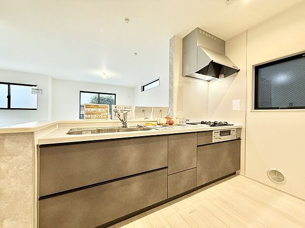 【ダイニングキッチン】■キレイに片付く、使いやすいキッチン