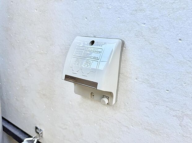 【屋外コンセント】■屋外に電源コンセントがあれば、高圧洗浄機で窓や外壁を掃除するなど便利です。
